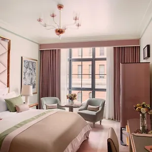 hotel-barriere-fouquets-new-york.us-newyorkcity.com/