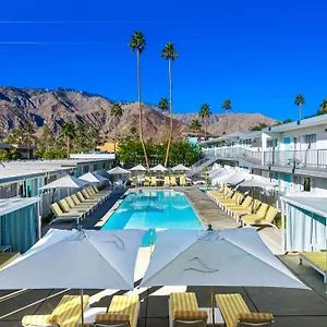 Hotel The Skylark, A